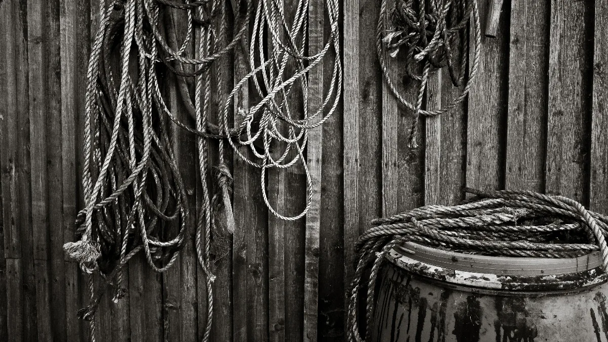 Ropes and a barrell